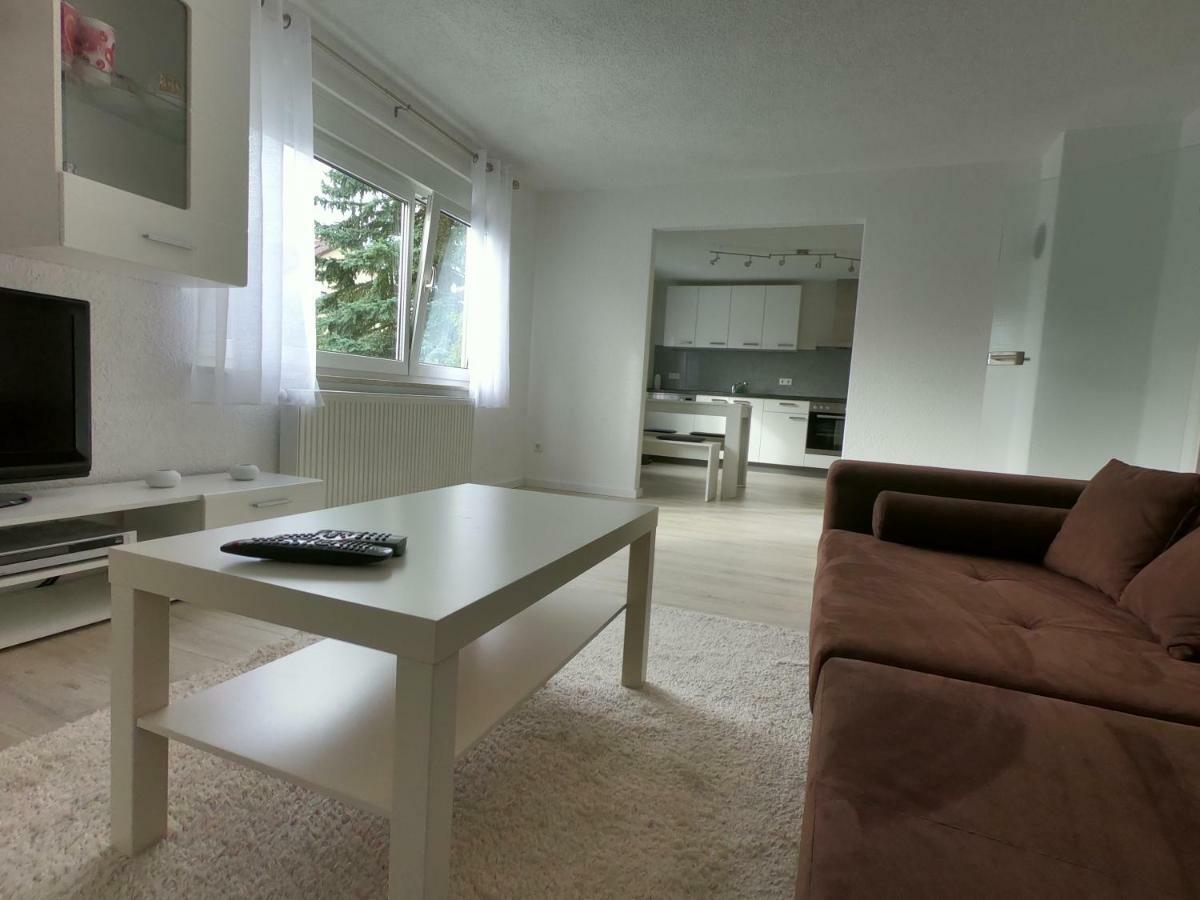 Moderne Helle 2,5 Zimmer Wohnung Mit Grossem Bad Und Kueche In Trossingen Exterior photo